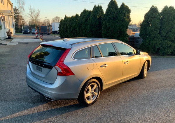 Volvo V60 cena 45500 przebieg: 201150, rok produkcji 2015 z Piastów małe 191